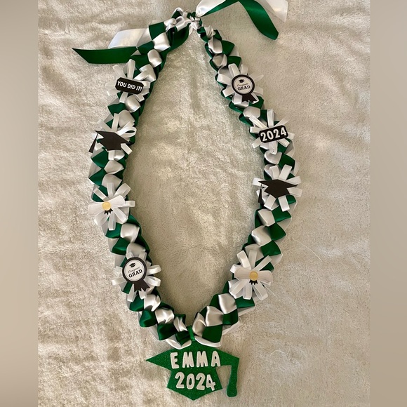 Green And White Grad Lei - Personalized With Grad Name - Handmade - Picture 1 of 3